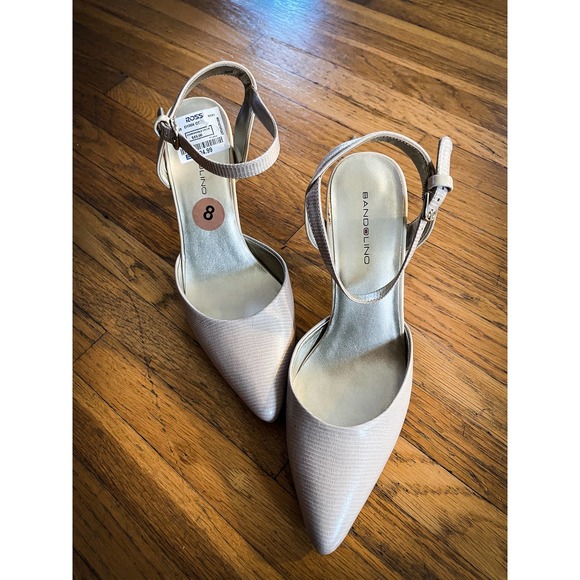 Bandolino Shoes - NWT Sz 8 Bandolino Beige Snakeskin design short Heel
